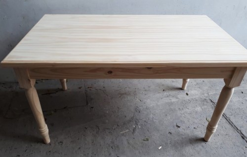 Pata de mesa torneada en madera de pino